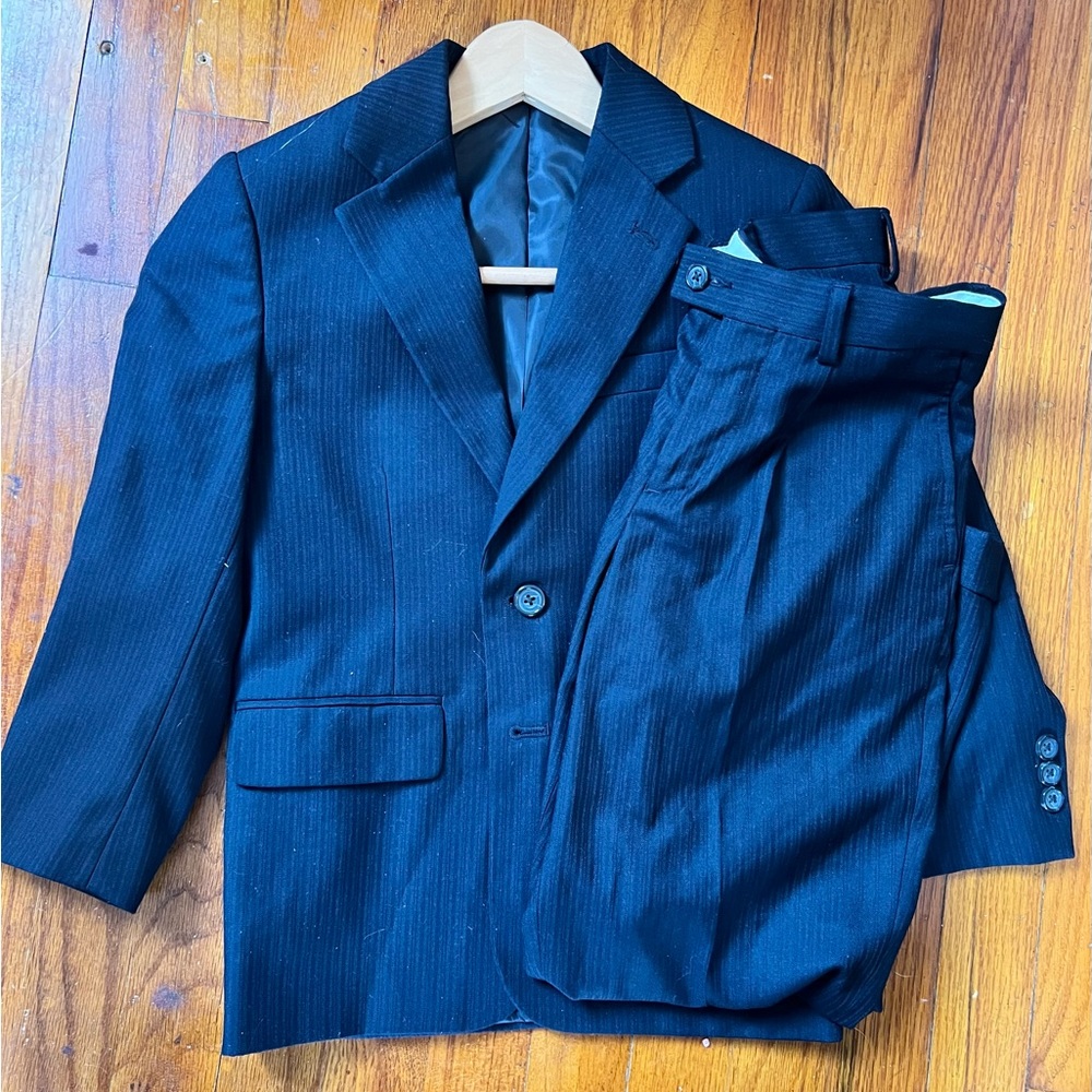 Euc boys Nautica 2 piece suit 2 button no vent navy pinstripe cuffed pleated 8